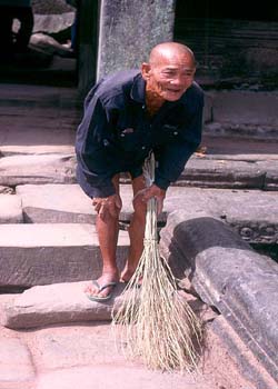 Sweeper Ta Prohm, Siem Reap, Cambodia - Hanuman Tourism Voyages